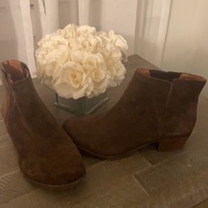 Brand new Lucky Brand brown suede booties
